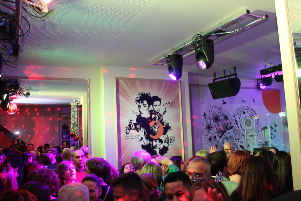 El ambiente de La Chica de Ayer