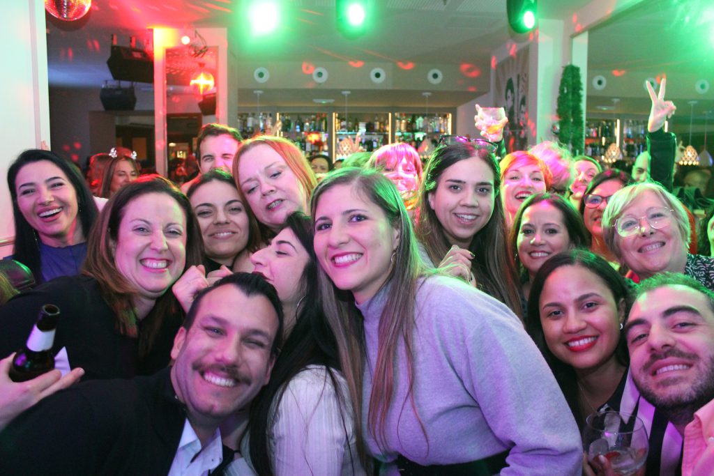 El ambiente de La Chica de Ayer