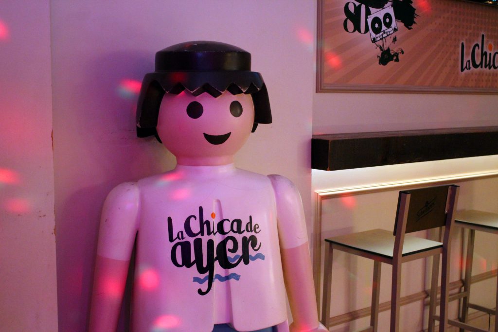 Detalle de la decoración de La Chica de Ayer